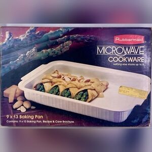 Rubbermaid White Microwave Cooking Baking Pan